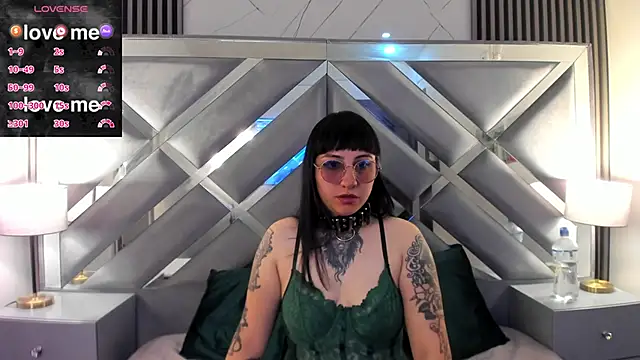 Ravenna666  online show from February 12, 8:19 pm