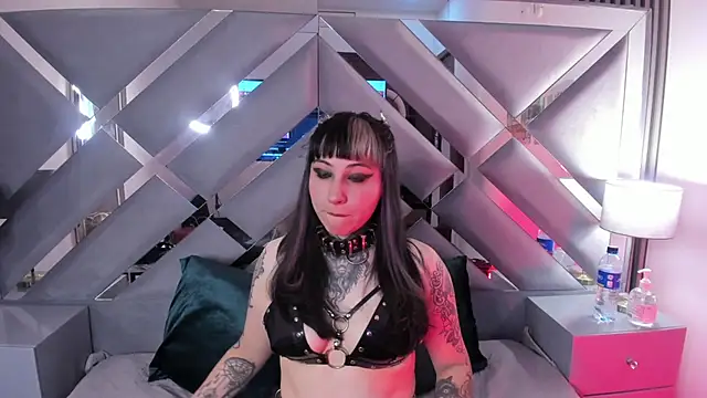 Ravenna666  online show from January 11, 7:10 pm