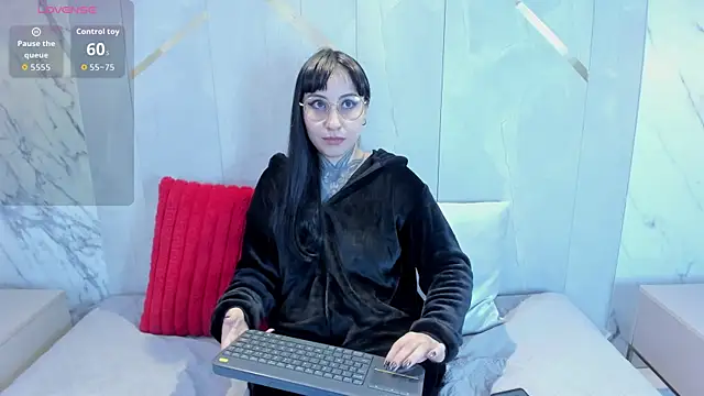 Ravenna666  online show from November 20, 1:45 pm