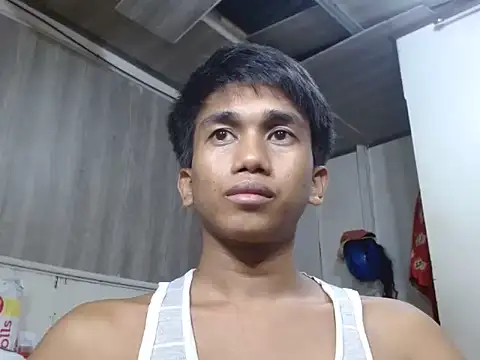 Snapshot of charlie0728 chatting on July 9, 4:39 pm charlie0728 online show from July 9, 4:39 pm