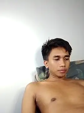 Snapshot of charlie0728 chatting on March 18, 4:30 pm charlie0728 online show from March 18, 4:30 pm