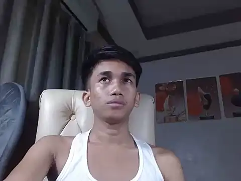 Snapshot of charlie0728 chatting on December 22, 2:50 pm charlie0728 online show from December 22, 2:50 pm