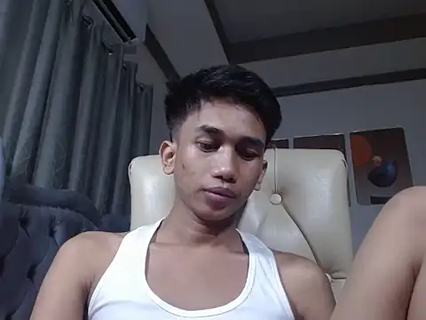 Snapshot of charlie0728 chatting on December 21, 2:19 pm charlie0728 online show from December 21, 2:19 pm