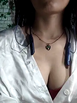 Snapshot of pihu099 chatting on April 28, 8:24 pm pihu099 online show from April 28, 8:24 pm