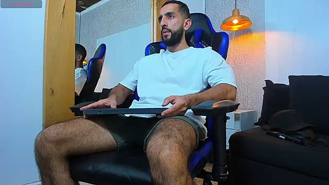 Yiyo10  online show from March 16, 8:55 pm