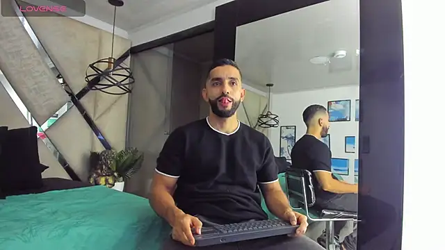 Yiyo10  online show from April 7, 3:41 am