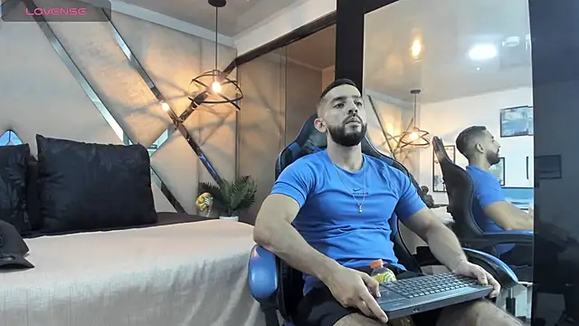 Yiyo10  online show from April 24, 4:25 am