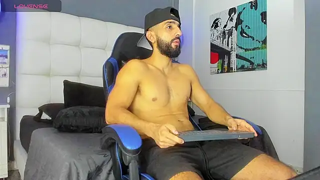 Yiyo10  online show from February 22, 5:21 am