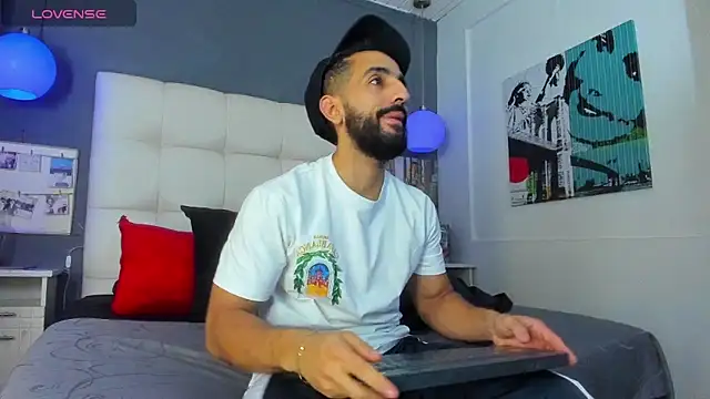 Yiyo10  online show from February 13, 4:01 am