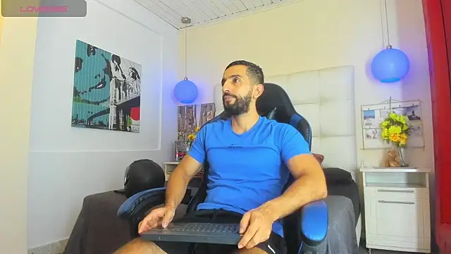 Yiyo10  online show from April 4, 9:32 pm