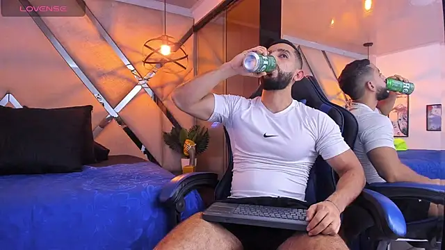 Yiyo10  online show from April 25, 4:26 am