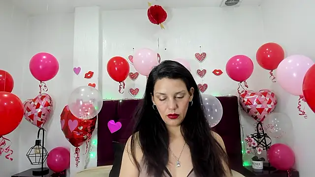 Snapshot of MashaPiink chatting on February 12, 1:00 pm MashaPiink online show from February 12, 1:00 pm