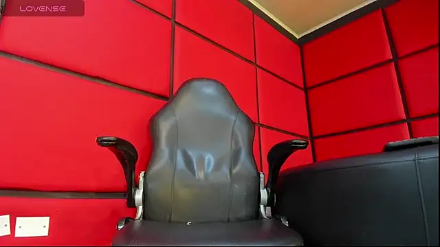 Snapshot of damian_bull chatting on February 8, 2:59 pm damian bull online show from February 8, 2:59 pm