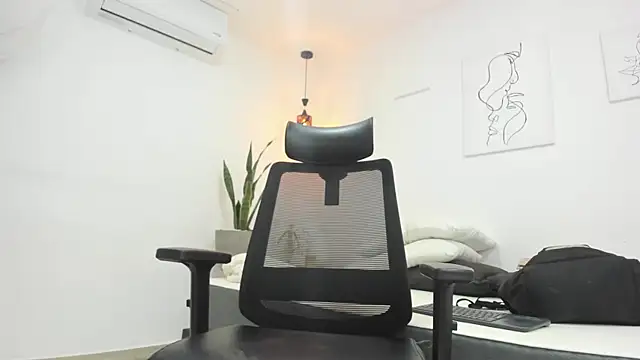 Snapshot of damian_bull chatting on November 28, 8:20 pm damian bull online show from November 28, 8:20 pm