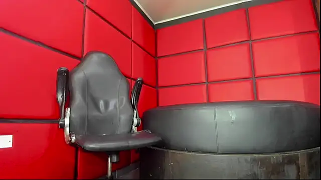 Snapshot of damian_bull chatting on February 11, 1:44 pm damian bull online show from February 11, 1:44 pm