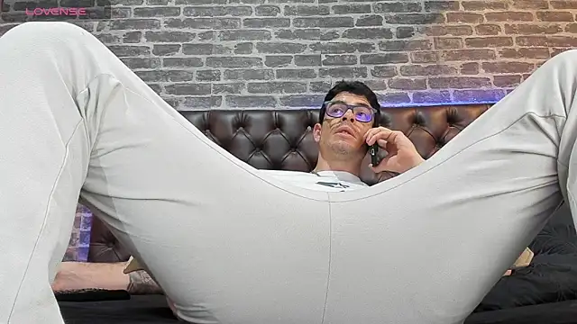 damian bull online show from May 6, 1:04 pm
