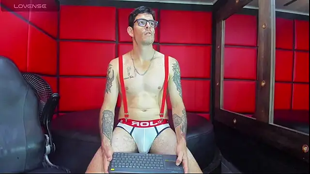 Snapshot of damian_bull chatting on February 14, 1:44 pm damian bull online show from February 14, 1:44 pm