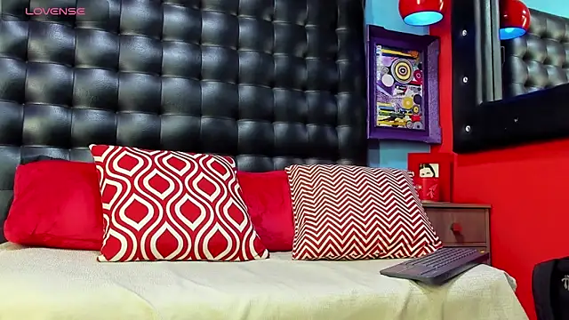 Snapshot of damian_bull chatting on February 16, 1:21 pm damian bull online show from February 16, 1:21 pm