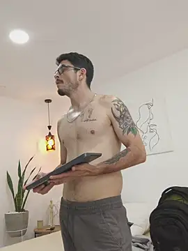 Snapshot of damian_bull chatting on November 15, 8:24 pm damian bull online show from November 15, 8:24 pm