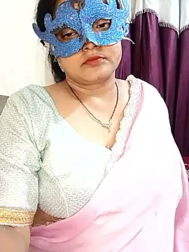 Snapshot of MEERAcle chatting on April 18, 7:18 pm MEERAcle online show from April 18, 7:18 pm
