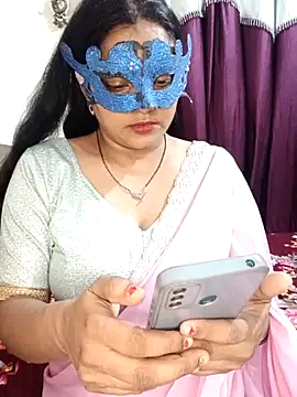 Snapshot of MEERAcle chatting on April 18, 4:09 pm MEERAcle online show from April 18, 4:09 pm