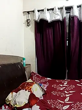 MEERAcle online show from April 7, 4:31 pm