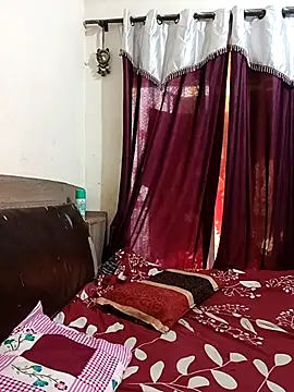 MEERAcle online show from April 15, 4:18 am