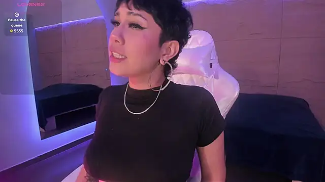 Snapshot of ZahaRose chatting on October 13, 9:05 pm ZahaRose online show from October 13, 9:05 pm