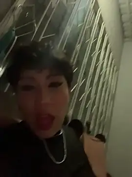 ZahaRose online show from November 12, 5:33 am