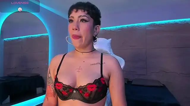 Snapshot of ZahaRose chatting on September 25, 4:46 pm ZahaRose online show from September 25, 4:46 pm