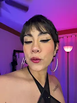 ZahaRose online show from December 5, 6:45 am