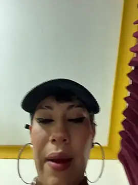 ZahaRose online show from November 5, 4:48 am