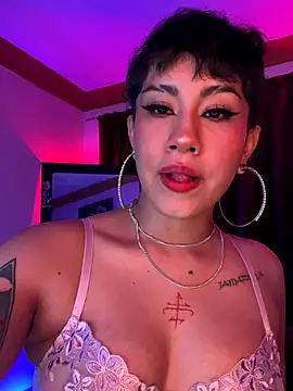 Snapshot of ZahaRose chatting on October 16, 1:25 am ZahaRose online show from October 16, 1:25 am