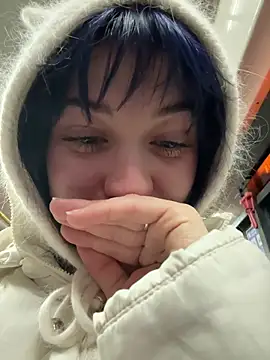 Only April online show from March 4, 4:09 am