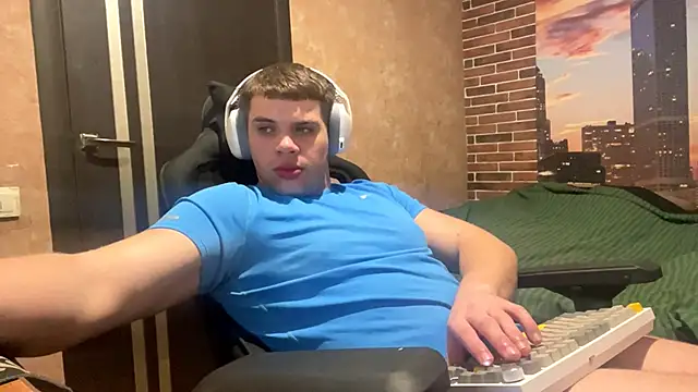 MusclePhantom online show from February 26, 9:59 pm