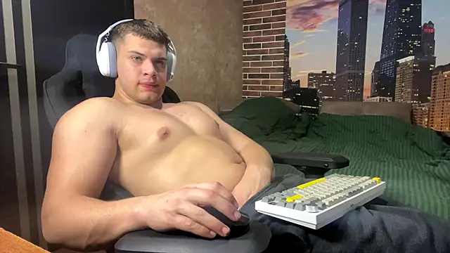 MusclePhantom online show from March 24, 9:15 pm