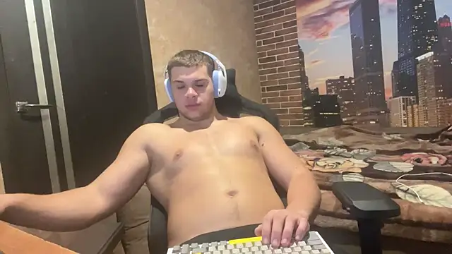 MusclePhantom online show from October 26, 8:31 pm