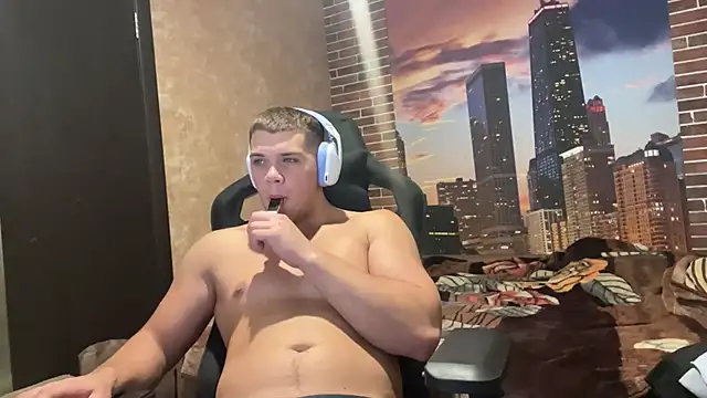 MusclePhantom online show from October 19, 8:00 pm