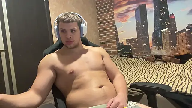 MusclePhantom online show from November 10, 9:31 pm