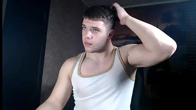 MusclePhantom online show from April 2, 8:15 pm