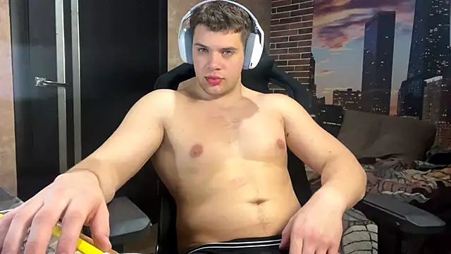 MusclePhantom online show from April 9, 8:04 pm