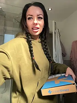 BELLABLACKXUK online show from April 7, 9:44 am