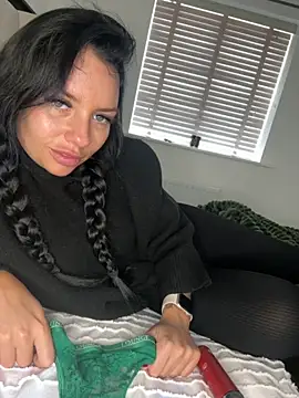 Snapshot of BELLABLACKXUK chatting on October 27, 11:11 am BELLABLACKXUK online show from October 27, 11:11 am