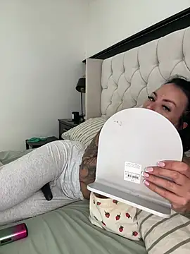 BELLABLACKXUK online show from May 31, 1:06 pm