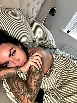 BELLABLACKXUK online show from September 13, 1:00 pm
