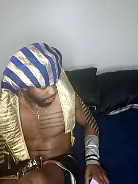 Snapshot of MoonlikePolicy727 chatting on November 1, 6:19 am MoonlikePolicy727 online show from November 1, 6:19 am