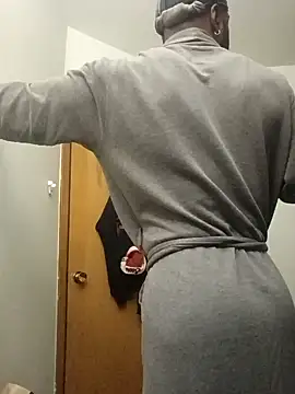 Snapshot of MoonlikePolicy727 chatting on December 16, 6:12 pm MoonlikePolicy727 online show from December 16, 6:12 pm