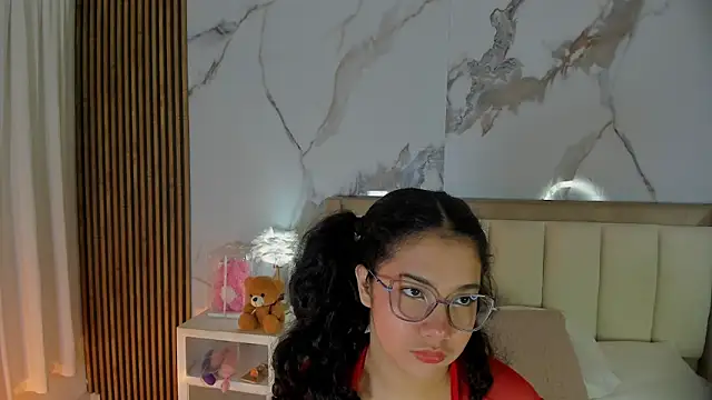 Snapshot of LunaRosse_ chatting on July 1, 11:43 am LunaRosse online show from July 1, 11:43 am
