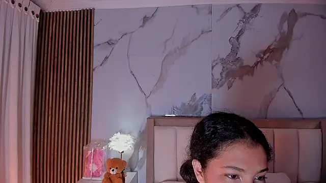 Snapshot of LunaRosse_ chatting on June 10, 11:33 am LunaRosse online show from June 10, 11:33 am