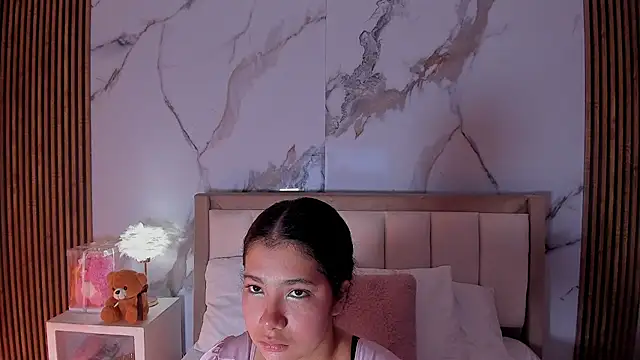 Snapshot of LunaRosse_ chatting on June 8, 10:27 am LunaRosse online show from June 8, 10:27 am